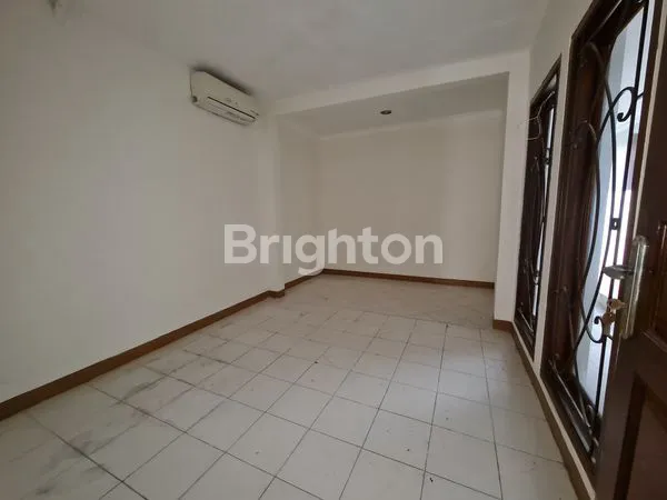 image SIMPANG DARMO PERMAI 2 LANTAI, SIAP HUNI (6)