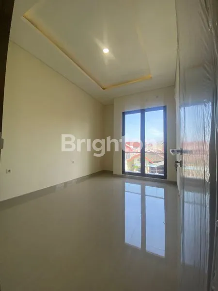 image RUMAH BARU LT 120 LB 180 DEKAT MERR (5)