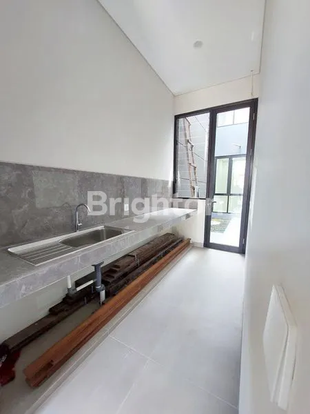 image RUMAH BARU 2 LANTAI MANYAR KERTA ADI, SURABAYA TIMUR. DEKAT RAYA KERTAJAYA INDAH - MERR DHARMAHUSADA - KAMPUS ITS - GALAXY MALL - PAKUWON CITY, DLL. (7)