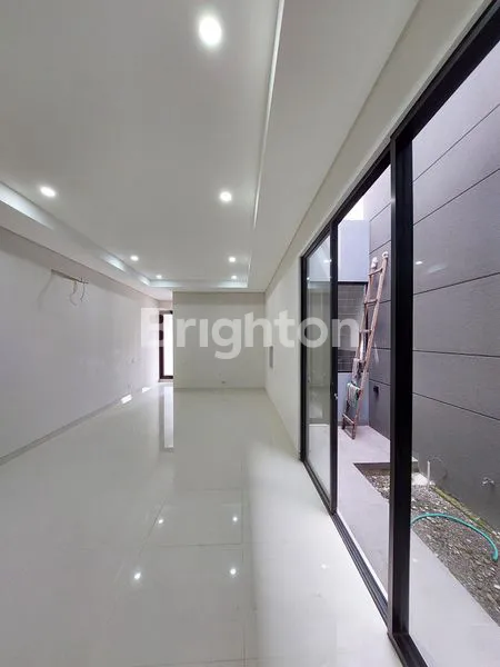 image RUMAH BARU 2 LANTAI MANYAR KERTA ADI, SURABAYA TIMUR. DEKAT RAYA KERTAJAYA INDAH - MERR DHARMAHUSADA - KAMPUS ITS - GALAXY MALL - PAKUWON CITY, DLL. (3)