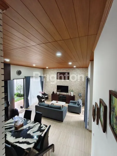 image RUMAH MEWAH FULL FURNISHED SELANGKAH CLUB HOUSE HYARTA LOKASI MAGUWOHARJO DEPOK SLEMAN YOGYAKARTA (3)