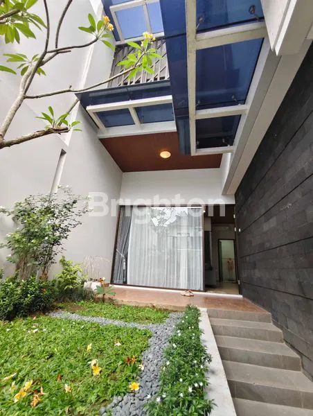 image RUMAH MEWAH FULL FURNISHED SELANGKAH CLUB HOUSE HYARTA LOKASI MAGUWOHARJO DEPOK SLEMAN YOGYAKARTA (5)