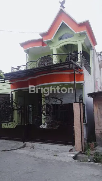 image RUMAH CANTIK SANGAT STRATEGIS  SUDAH PDAM TIDAK BOCOR LOKASI  TIDAK BANJIR  3LANTAI KOKOH SIAP HUNI KOTA  GRESIK JAWA TIMUR  (6)