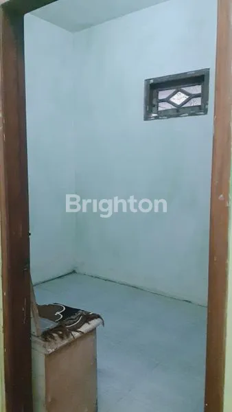 image RUMAH CANTIK SANGAT STRATEGIS  SUDAH PDAM TIDAK BOCOR LOKASI  TIDAK BANJIR  3LANTAI KOKOH SIAP HUNI KOTA  GRESIK JAWA TIMUR  (5)