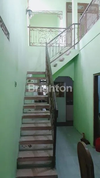 image RUMAH CANTIK SANGAT STRATEGIS  SUDAH PDAM TIDAK BOCOR LOKASI  TIDAK BANJIR  3LANTAI KOKOH SIAP HUNI KOTA  GRESIK JAWA TIMUR  (4)