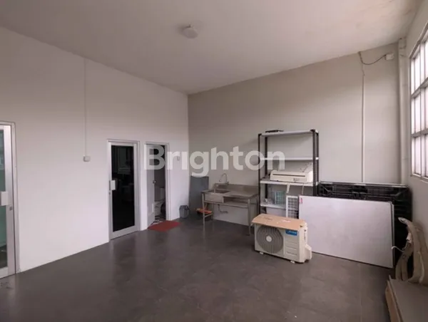 image PERGUDANGAN RITZGATE ROW JALAN SANGAT LUAS AKSES KONTAINER, SIAP PAKAI (4)