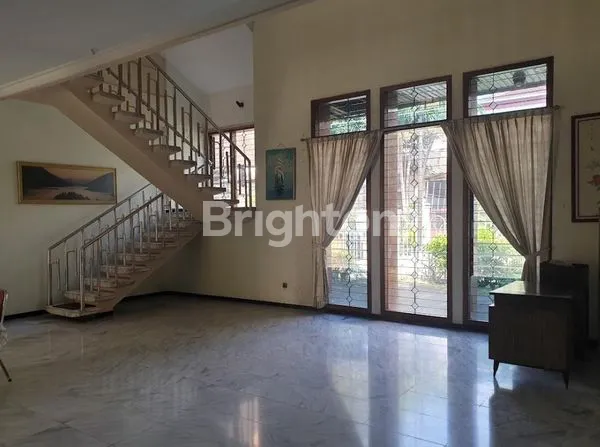 image RUMAH KLASIK MEWAH SIAP HUNI, HOEK / HOOK, DARMO PERMAI TIMUR. (5)