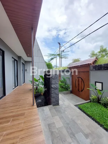 image RUMAH BARU 2 LANTAI MANYAR KERTA ADI, SURABAYA TIMUR. STRATEGIS DEKAT PAKUWON CITY - ARAYA - PURI GALAXY - RAYA KERTAJAYA INDAH - RAYA MERR DHARMAHUSADA - KAMPUS ITS, DLL. (7)