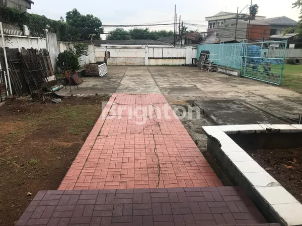image TANAH LUAS DENGAN BANGUNAN SERBAGUNA DAN RUMAH TINGGAL STRATEGIS DI BABAKAN LEDENG, SUKASARI TANGERANG COCOK UNTUK HUNIAN ATAU USAHA (3)