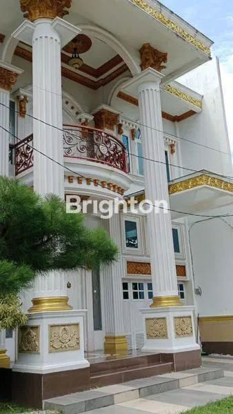 image RUMAH MEWAH DENGAN ARSITEKTUR KLASIK MEMUKAU, JALAN ABDUL RAHMAN SALEH I (2)
