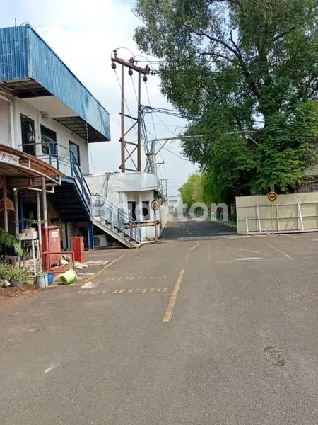 image GUDANG EKS PABRIK GARMENT SIAP PAKAI, LOKASI STRATEGIS JALAN RAYA, KOTA TANGERANG (6)