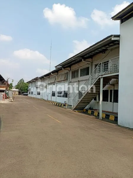 image GUDANG EKS PABRIK GARMENT SIAP PAKAI, LOKASI STRATEGIS JALAN RAYA, KOTA TANGERANG (4)