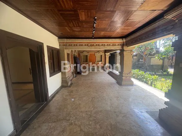 image 5,5 ARE RUMAH ETNIK BALI DENGAN TANAH LUAS DEKAT PANTAI SANUR (2)