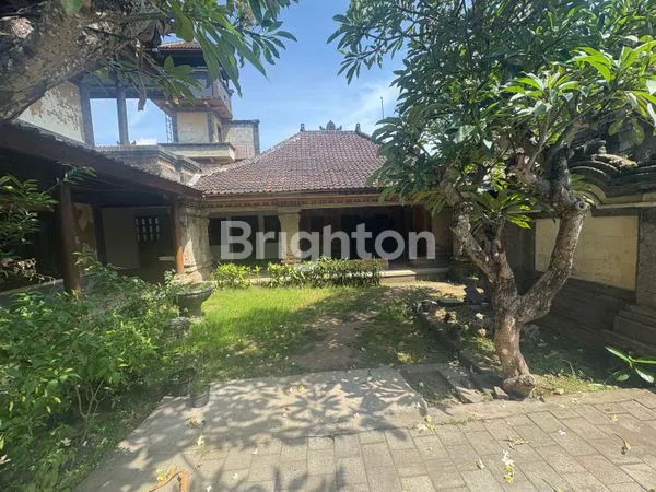 image 5,5 ARE RUMAH ETNIK BALI DENGAN TANAH LUAS DEKAT PANTAI SANUR (1)