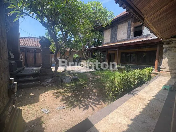 image 5,5 ARE RUMAH ETNIK BALI DENGAN TANAH LUAS DEKAT PANTAI SANUR (3)