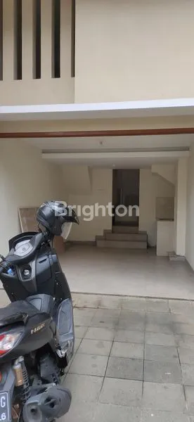 image RUMAH 2 LANTAI ASRI DI WR SUPRATMAN (7)