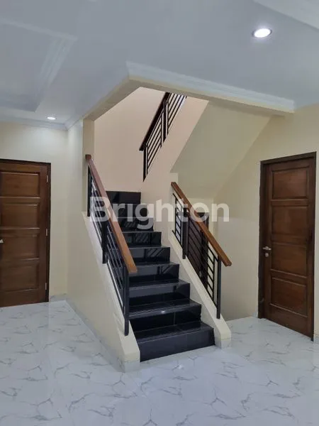 image DISEWAKAN RUMAH 2 LANTAI  (3)