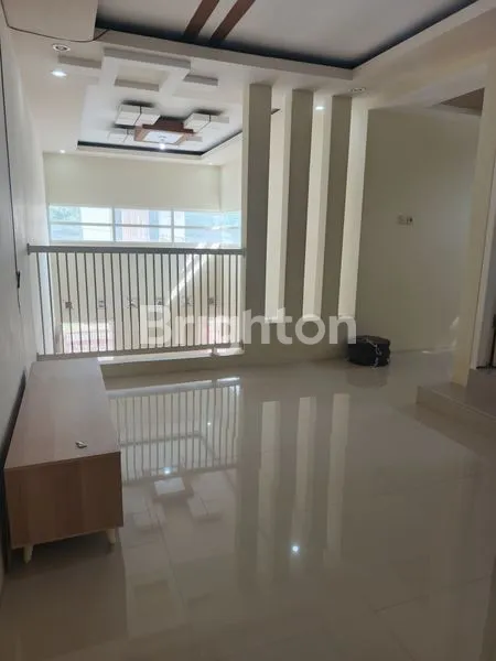 image DIJUAL RUMAH 2 LANTAI SIAP HUNI FULL FURNISHED (8)