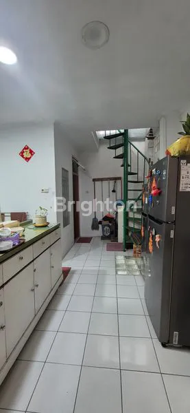 image RUMAH SIAP HUNI 2,5 LANTAI TAMAN RATU JAKARTA  BARAT (6)