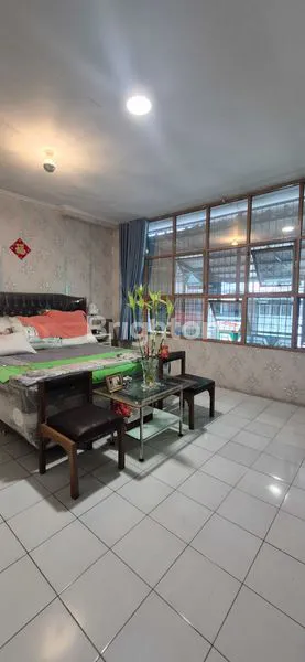 image RUMAH SIAP HUNI 2,5 LANTAI TAMAN RATU JAKARTA  BARAT (7)