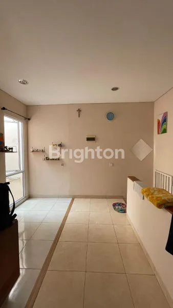 image RUMAH 2 LANTAI BSD SIAP HUNI (4)