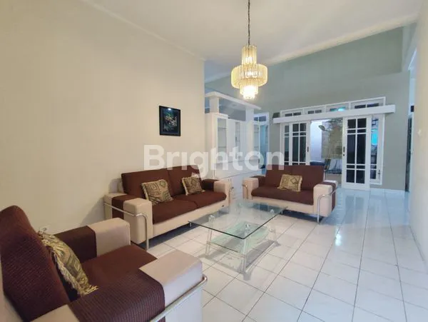 image RUMAH MEWAH 2 LANTAI SELANGKAH DARI PAKUWON MALL JOGJA (6)