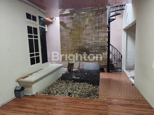 image RUMAH MEWAH 2 LANTAI SELANGKAH DARI PAKUWON MALL JOGJA (7)