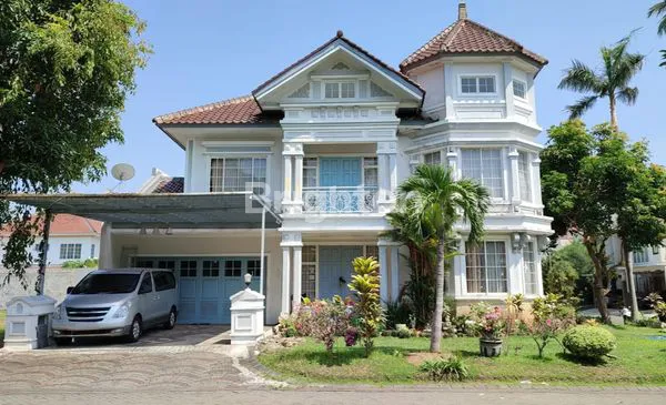 image RUMAH EUROPEAN CLASSIC DI PAKUWON CITY SURABAYA DEKAT PCM ITS  (1)