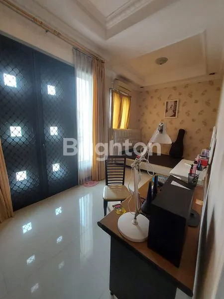 image DIJUAL CEPAT RUMAH 2 LANTAI WIGUNA TIMUR REGENCY  (3)