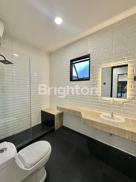 image DIJUAL RUMAH MEWAH SIAP HUNI DI KAWASAN DELTAMAS BEKASI – 2 LANTAI, 7 KAMAR, HARGA RP 2,5 MILIAR (8)