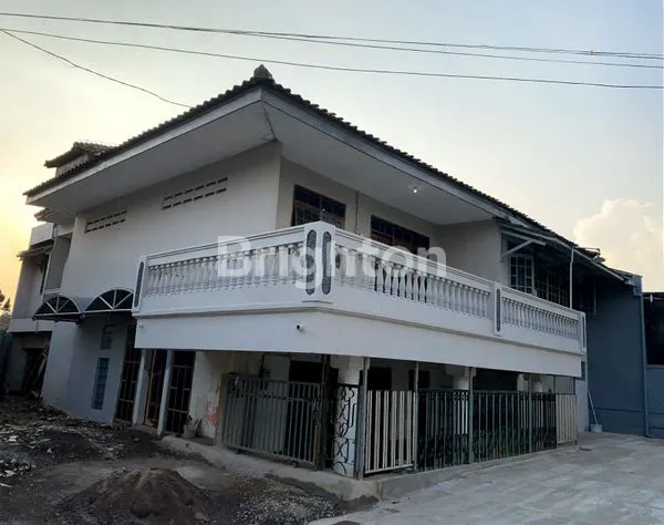 RUMAH USAHA 2 LANTAI LT 300M² DI DAYEUHKOLOT