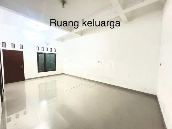 image RUMAH 2 LANTAI DI JAKARTA PUSAT (2)