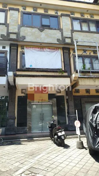 image RUKO 3 LANTAI STRATEGIS DI SEMINYAK (1)