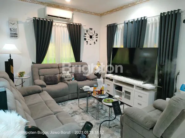 image RUMAH MEWAH DENGAN KOLAM RENANG & CAFE DI PINGGIR JALAN UTAMA WINDSOR BOULEVARD, KOTA WISATA CIBUBUR – SHM, SIAP HUNI, 5 M NEGO (2)