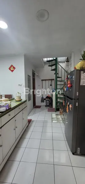 image RUMAH LUAS 2,5 LANTAI TAMAN COSMOS 5X24, FULL BANGUNAN – SIAP PAKAI! (8)