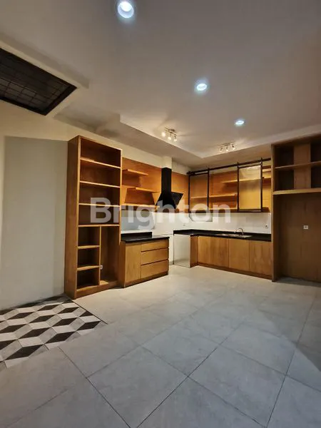 image RUMAH MODERN DI TOMANG. BANGUNAN 3 LANTAI (3)