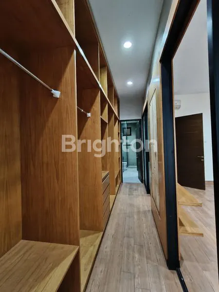 image RUMAH MODERN DI TOMANG. BANGUNAN 3 LANTAI (4)