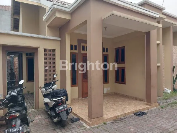 RUMAH DENGAN KOSAN DISEWAKAN PINGGIR JALAN GANDUL CINERE