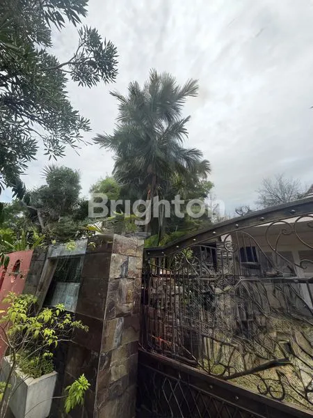 image HOT SALE! RUMAH MEWAH & TERAWAT DI KEMANG PRATAMA – LOKASI SUPER STRATEGIS! (1)