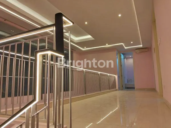 image DISEWAKAN RUMAH MEWAH MURAH 2 LANTAI DI PALM BEACH PAKUWON CITY DEKAT ITS (3)