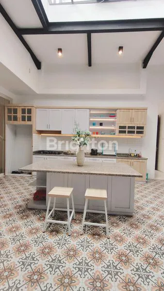 image RUMAH MEWAH DISEWAKAN FULL FURNISHED DI IJEN NIRWANA MALANG (1)