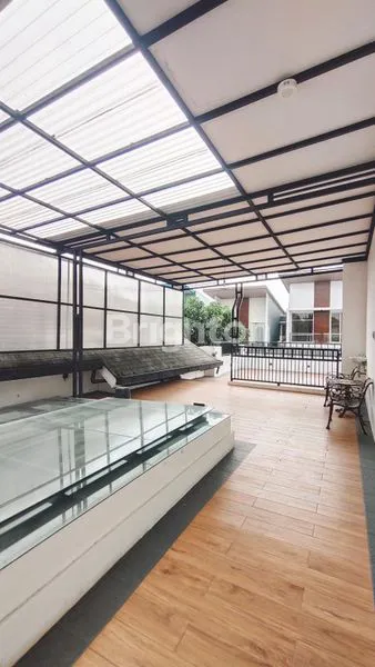 image RUMAH MEWAH DISEWAKAN FULL FURNISHED DI IJEN NIRWANA MALANG (7)