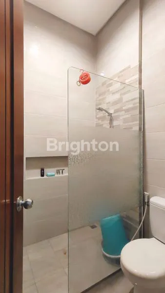 image RUMAH MEWAH DISEWAKAN FULL FURNISHED DI IJEN NIRWANA MALANG (8)