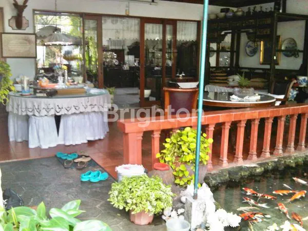 image RUMAH LUAS DILENGKAPI KOLAM RENANG LOKASI STRATEGIS DEKAT GERBANG TOL DI KEBON JERUK (5)
