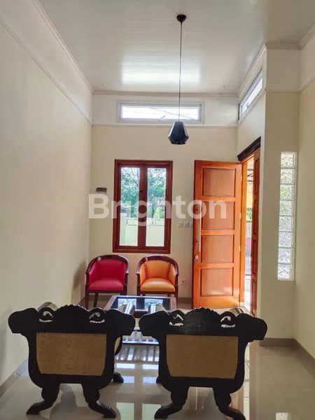image JUAL RUMAH CANTIK DI LOKASI STRATEGIS (2)