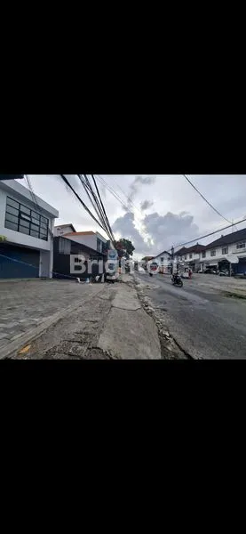 image RUKO BARU DUA LANTAI DENGAN DESAIN MODERN DAN LOKASI YANG SANGAT STRATEGIS, COCOK UNTUK USAHA, KANTOR, MAUPUN INVESTASI JANGKA PANJANG (2)