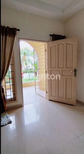 image RUMAH 2 LANTAI, FURNISHED, BERSIH, SIAP DITEMPATI DENGAN HARGA TERBAIK, DIAMOND PALACE RESIDENCE, BATAM CENTRE (3)
