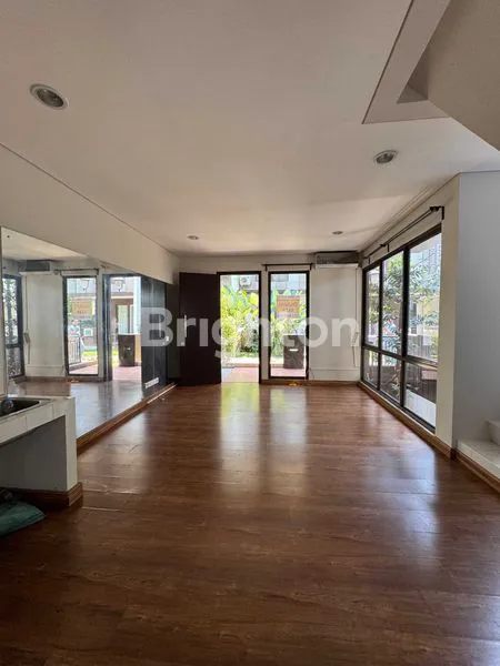 image WHELFORD GREENWICH BSD CITY HANYA 1,65M (1)