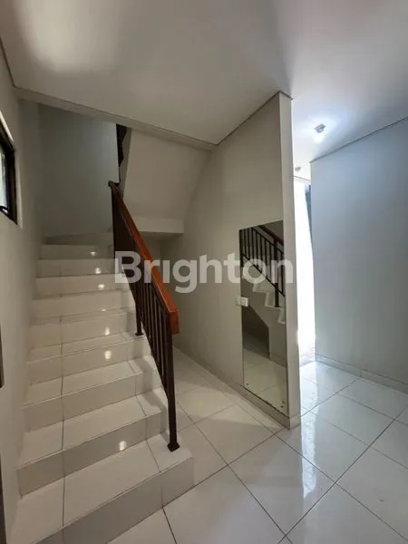 image WHELFORD GREENWICH BSD CITY HANYA 1,65M (3)