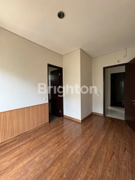 image WHELFORD GREENWICH BSD CITY HANYA 1,65M (6)